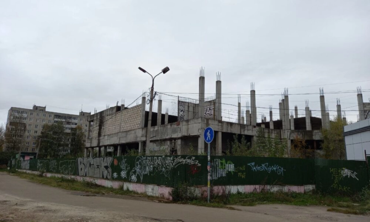 В Ярославле на месте недостроя торгового центра появятся высотки В Ярославле на месте недостроя торгового центра появятся высотки