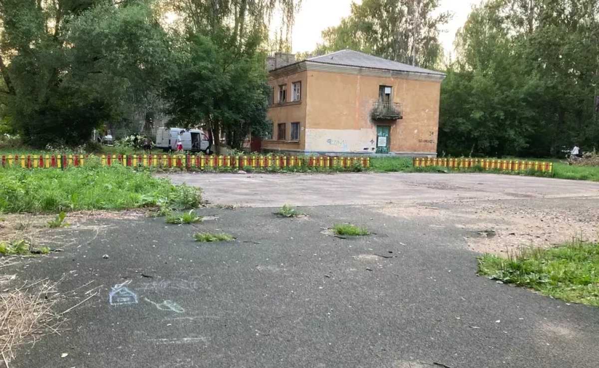 Детская площадка у теплотрассы: жители ждали восстановления 2 года Детская площадка у теплотрассы: жители ждали восстановления 2 года