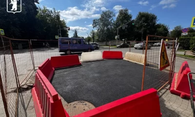 В Ярославле заделали провал, в который чуть не провалился автомобиль