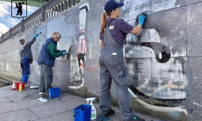 Волжскую набережную очищают от граффити