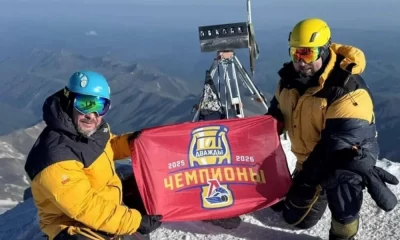 Флаг ярославского &laquo;Локомотива&raquo; развернули на вершине Эльбруса