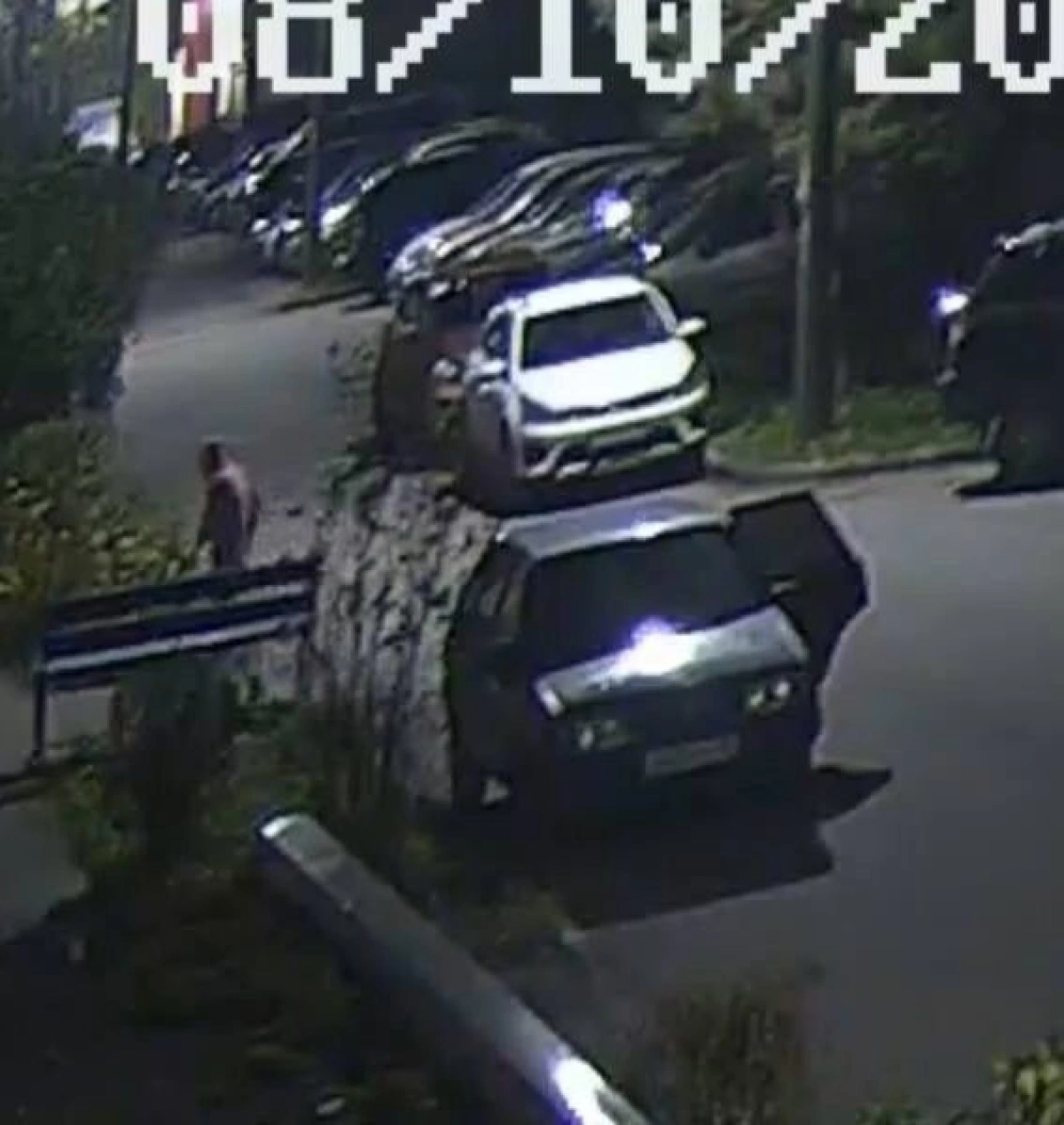 &laquo;Пачка сигарет в крови&raquo;: ярославец рассказал о вскрытом автомобиле