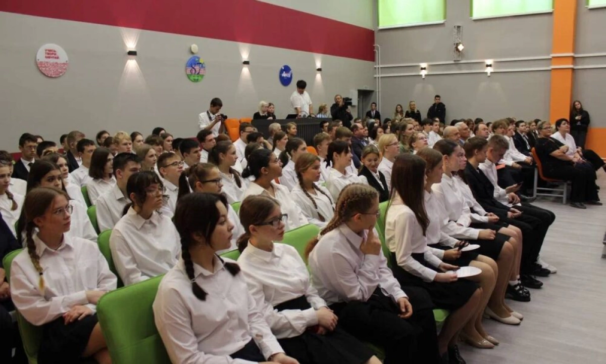 Ярославский моторный завод осуществил мечту школьников об обновленном актовом зале&nbsp;в&nbsp;школе&nbsp;№87