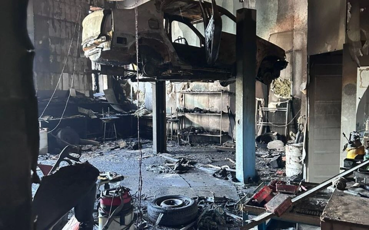 Пожар в административно-складском здании в Ярославле: причина и последствия Пожар в административно-складском здании в Ярославле: причина и последствия