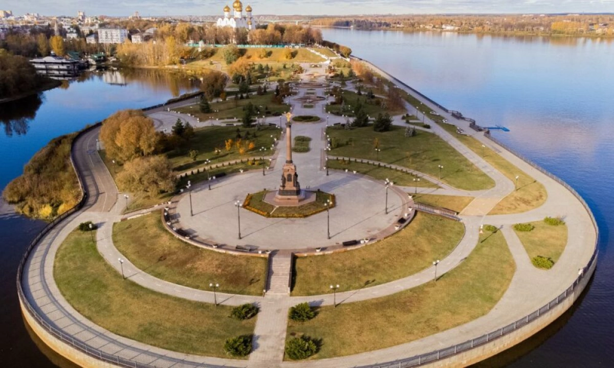 В Ярославле ремонтом Стрелки пожертвовали ради площади Юности?