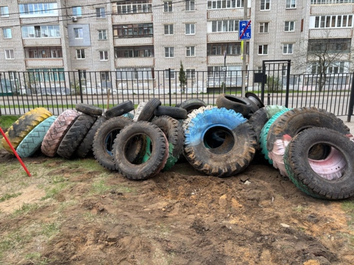 Штрафы за шины во дворах: в Ярославле возникли сложности с приёмом покрышек Штрафы за шины во дворах: в Ярославле возникли сложности с приёмом покрышек