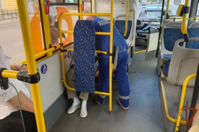 Росгвардейка спасла женщину в общественном транспорте