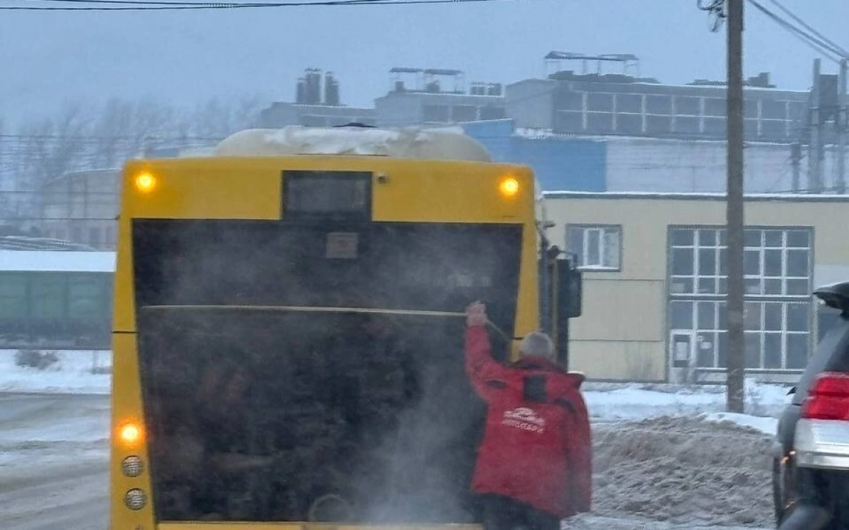 В Ярославле в районе проспекта Октября горел автобус