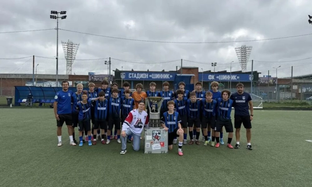 Кубок Харламова побывал на Малой Арене стадиона «Шинник» Кубок Харламова побывал на Малой Арене стадиона «Шинник»