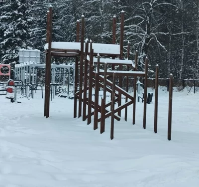 В Ярославской области демонтировали еще одну деревянную горку