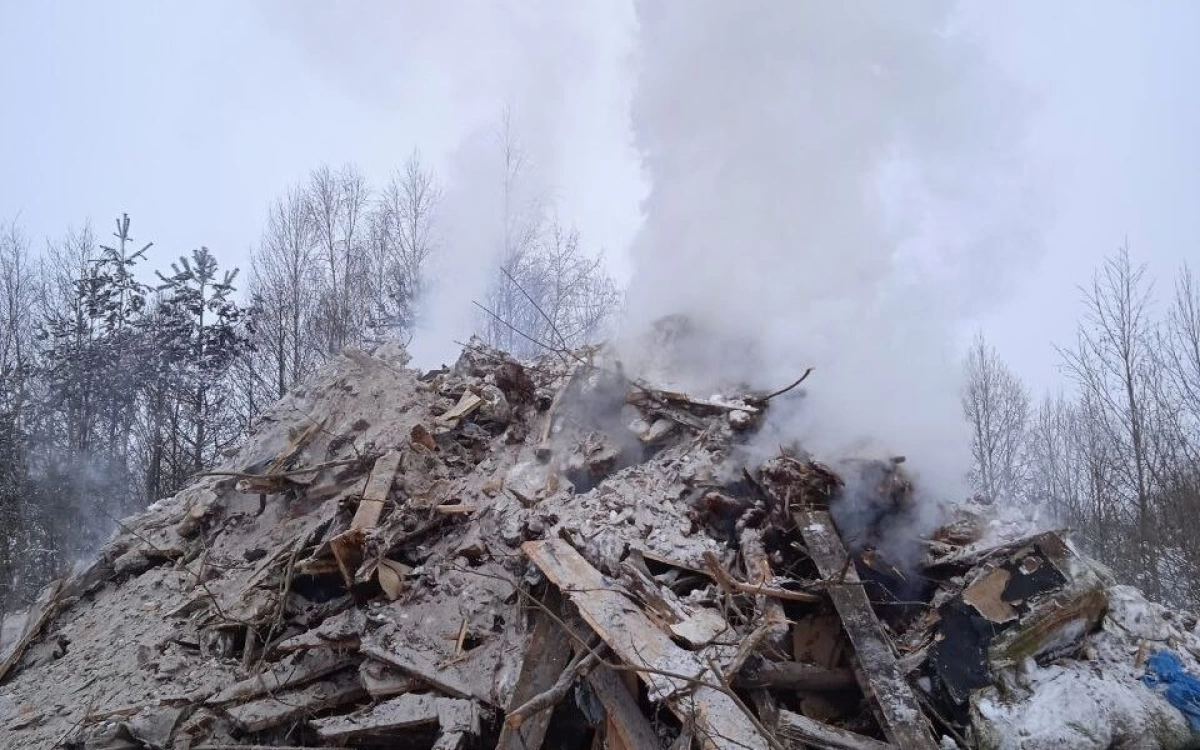 В Ярославской области жители жалуются на дым от сжигания снесенных домов
