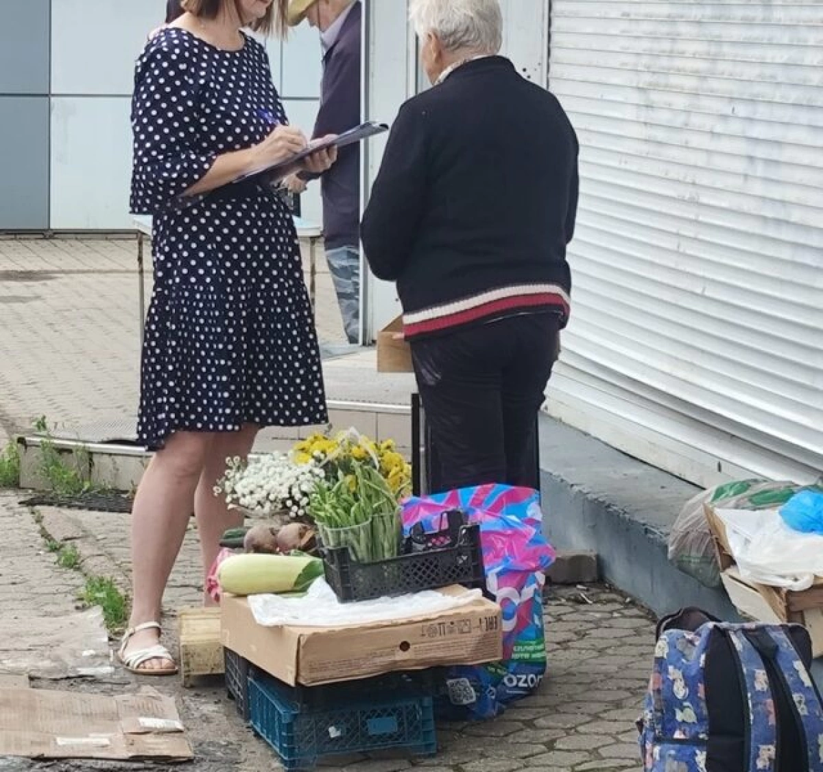 Рейд против несанкционированной торговли в Ярославле: пенсионеров оштрафовали Рейд против несанкционированной торговли в Ярославле: пенсионеров оштрафовали