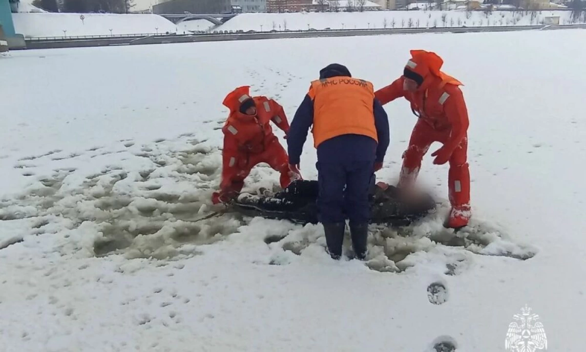 В Ярославле спасли человека с волжского льда у Октябрьского моста