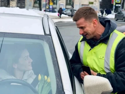 Цветы ярославским автоледи дарил &laquo;стажер&raquo; Роман Курцын