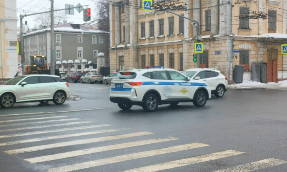 В ярославской многоэтажке жилец угрожал электрику страйкбольным пистолетом