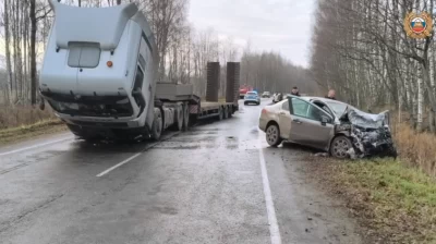 В Рыбинском районе водитель &laquo;Пежо&raquo; погиб в столкновении с грузовиком