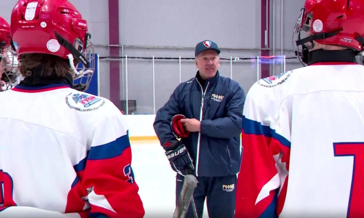 Звезда российского хоккея провел мастер-класс для начинающих спортсменов в Ярославле