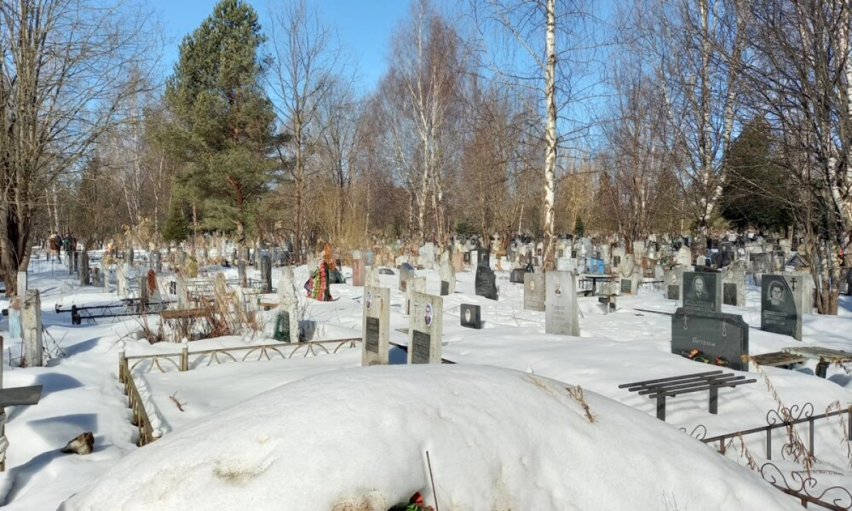 В Ярославской области директор похоронной конторы попался на взятке участковому В Ярославской области директор похоронной конторы попался на взятке участковому