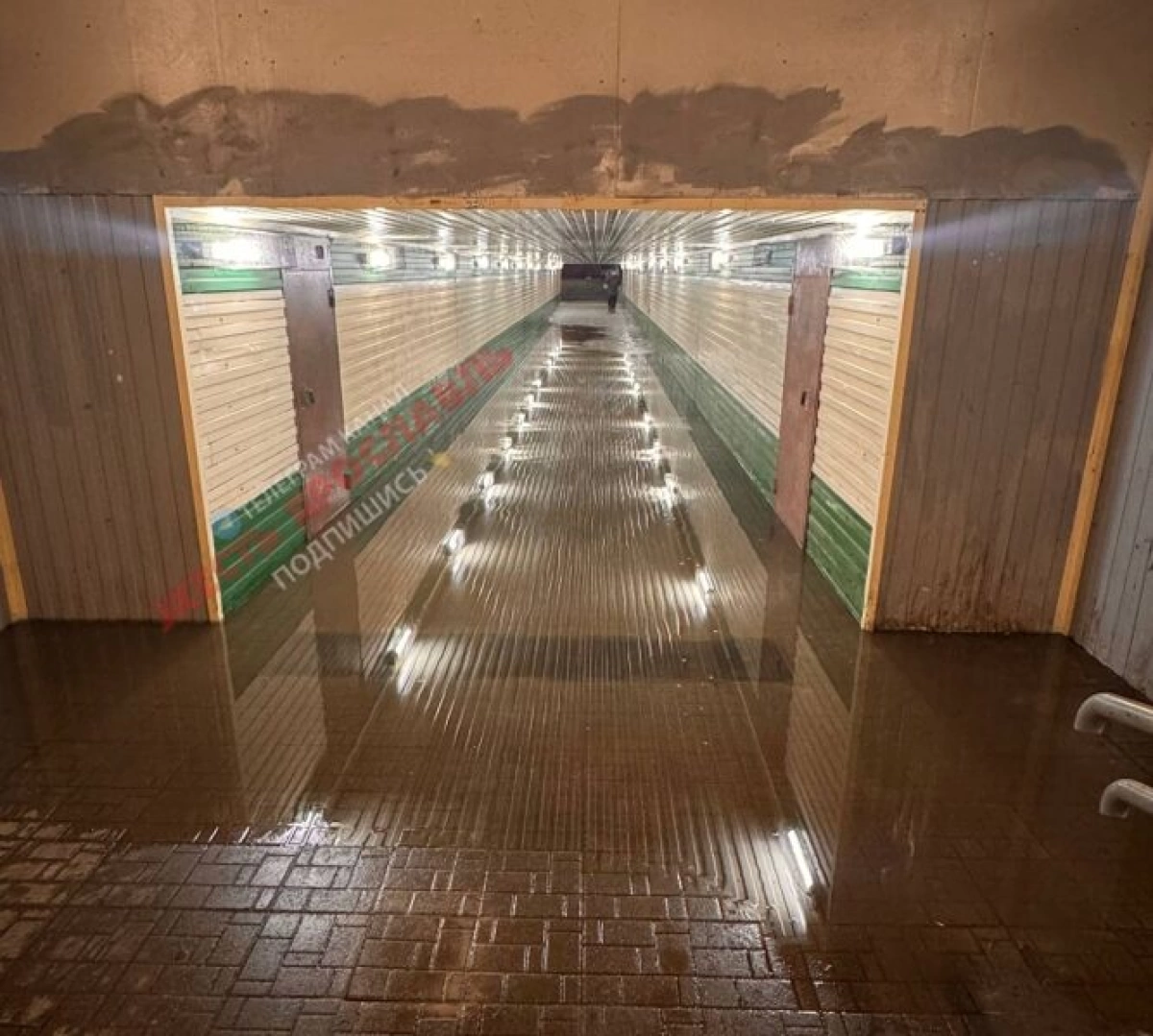 В центре Ярославля затопило подземный пешеходный переход