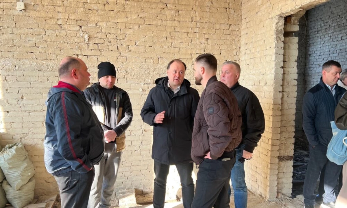 В Ярославле ход капитального ремонта школы № 8 на улице Бахвалова оценила выездная комиссия В Ярославле ход капитального ремонта школы № 8 на улице Бахвалова оценила выездная комиссия