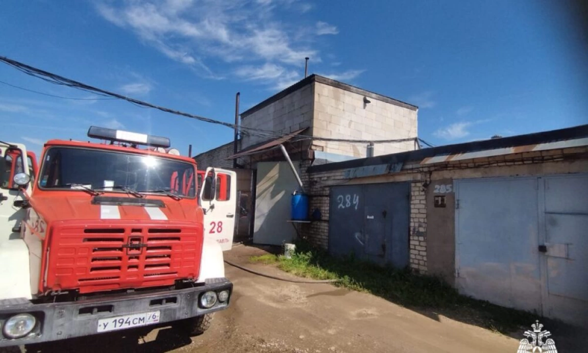 Пожар в бане в Ярославле: оперативное реагирование МЧС Пожар в бане в Ярославле: оперативное реагирование МЧС