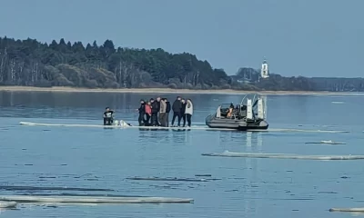 В Ярославле группа экстремалов устроила пикник на льдине