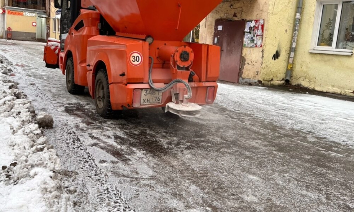 С управляющей компании взыскали компенсацию за полученные ярославной переломы