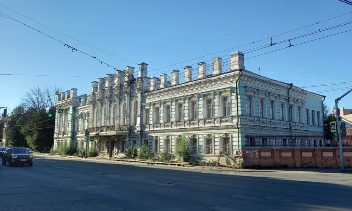В Ярославле суд оштрафовал собственника дома с атлантами