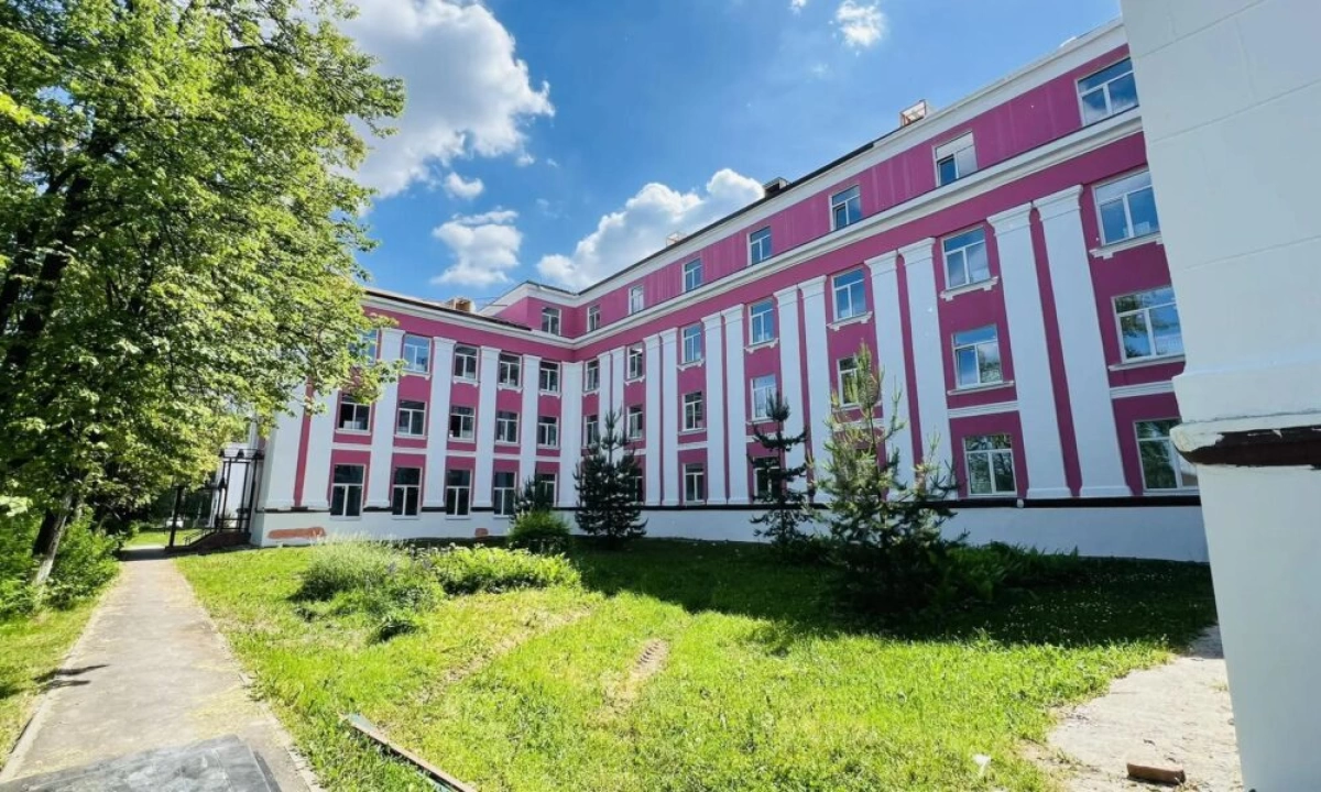 В Ярославле проверили, как идет ремонт школы №8 на Перекопе В Ярославле проверили, как идет ремонт школы №8 на Перекопе