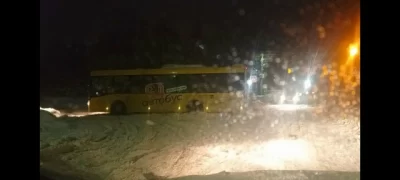 В Ярославской области жителям вновь пришлось вызволять автобус из сугробов