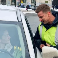 Цветы ярославским автоледи дарил &laquo;стажер&raquo; Роман Курцын