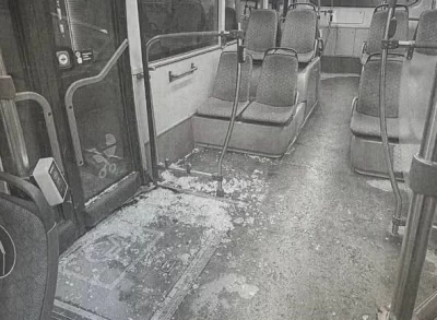 Ярославец разбил стеклянную перегородку в электробусе: мужчине грозит тюрьма