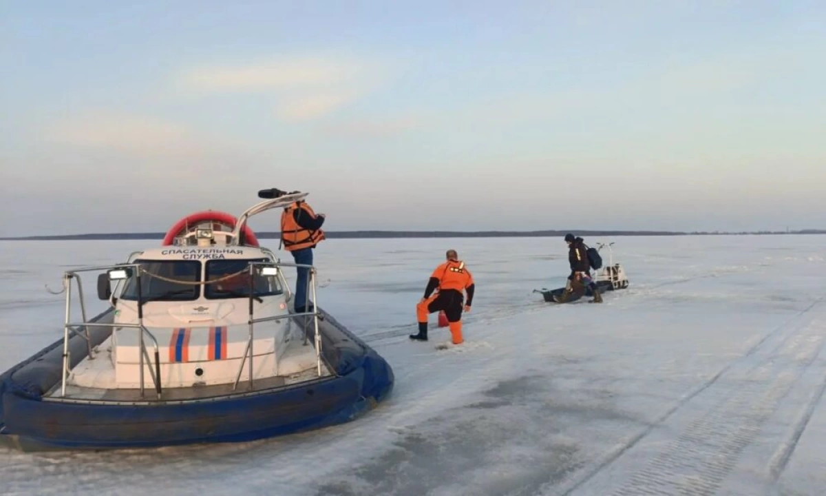 Сломалась мотособака: на Рыбинском море спасли очередного рыбака