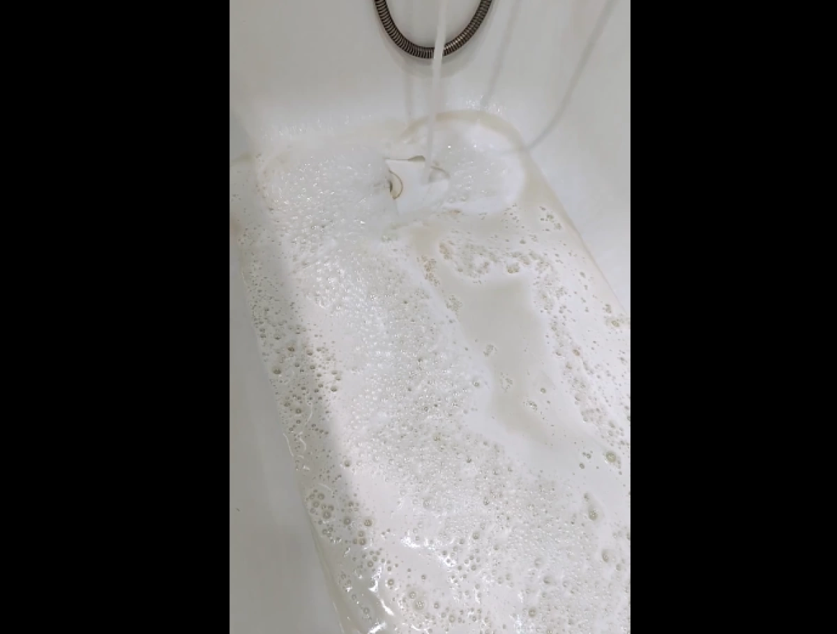 В Ярославле жители высотки жалуются на пенные ванны