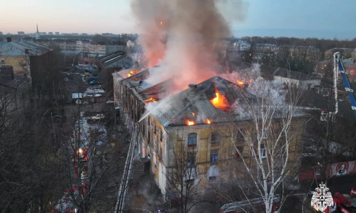 &laquo;Столб дыма над Перекопом&raquo;: 68 человек спасли из горящего дома в Ярославле