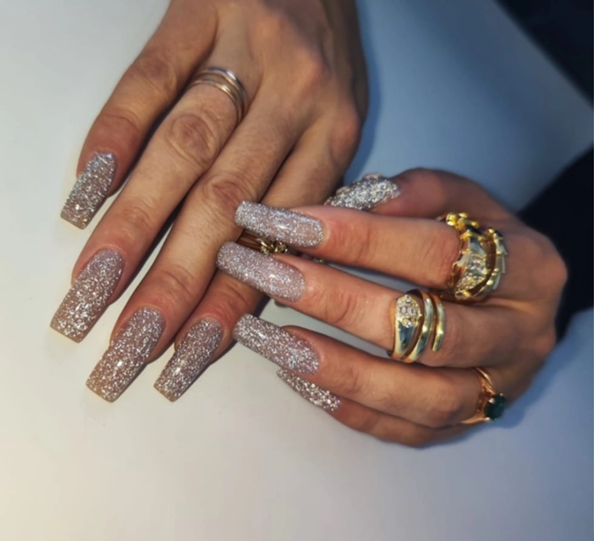 Мастер маникюра из Ярославля сделал &laquo;умные ногти&raquo; своей супруге