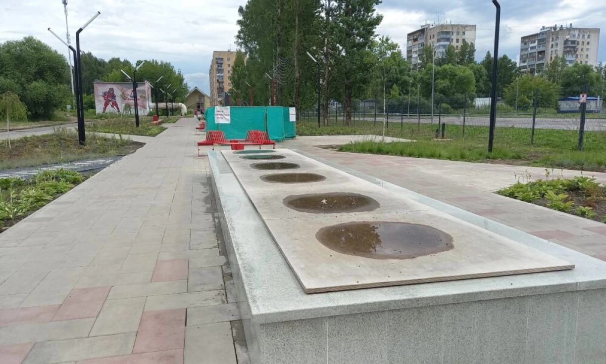 В новом брагинском фонтане обнаружен дефект В новом брагинском фонтане обнаружен дефект