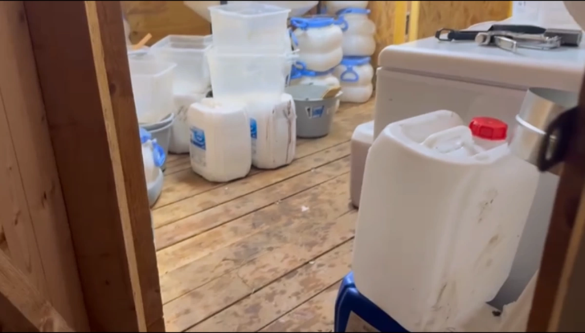 В Ярославской области силовики нагрянули в нарколабораторию — видео В Ярославской области силовики нагрянули в нарколабораторию — видео