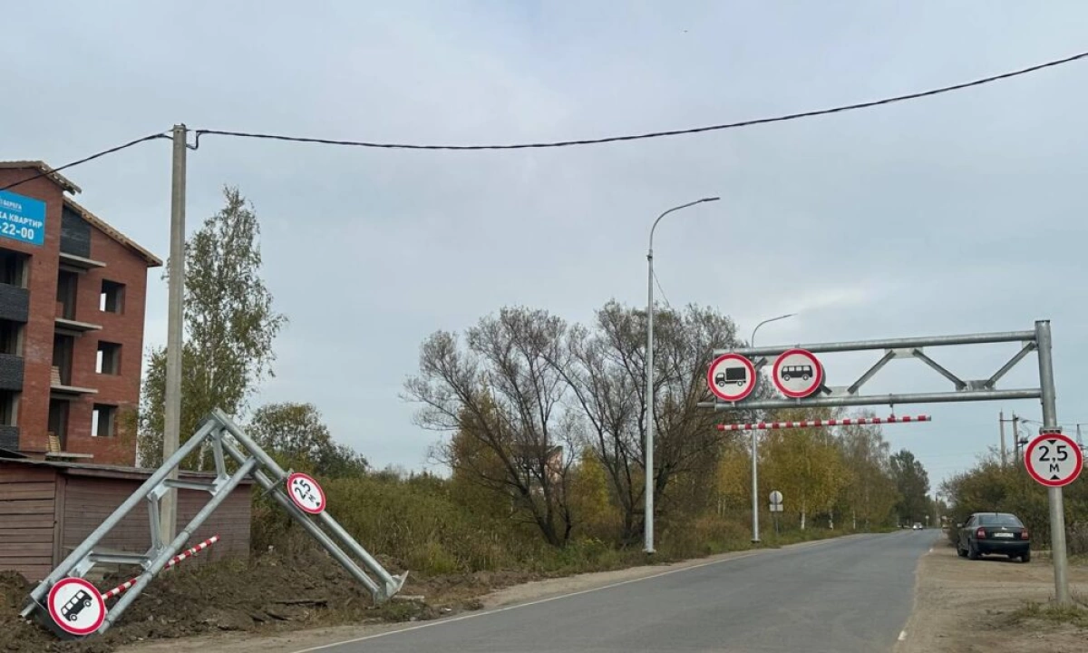 В Ярославле «Газель» сломала жесткую рамку против «объездунов» весогабарита В Ярославле «Газель» сломала жесткую рамку против «объездунов» весогабарита