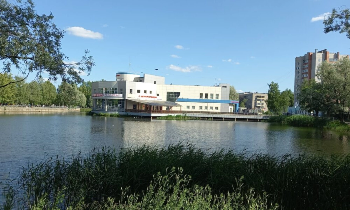 В парке 30-летия Победы установят тросовое ограждение В парке 30-летия Победы установят тросовое ограждение