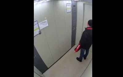 Ярославец наплевал в лифте на три тысячи рублей