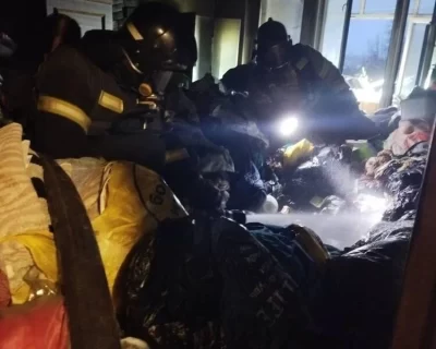 В Ярославской области в многоэтажке горела &laquo;мусорная&raquo; квартира
