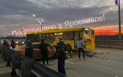 В полиции рассказали подробности ДТП с &laquo;Яавтобусом&raquo; на Октябрьском мосту