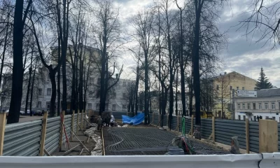 В Ярославле на Первомайском бульваре строят новую веранду вместо сгоревшей