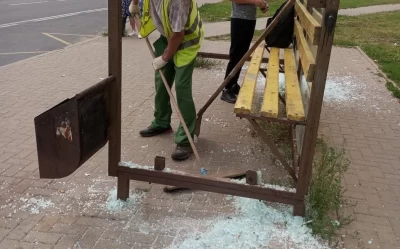 В городской остановке зафиксирован акт вандализма
