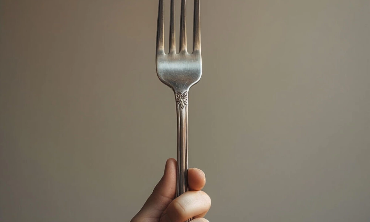 Жительница Ярославской области мыла посуду и выбила мужу вилкой глаз