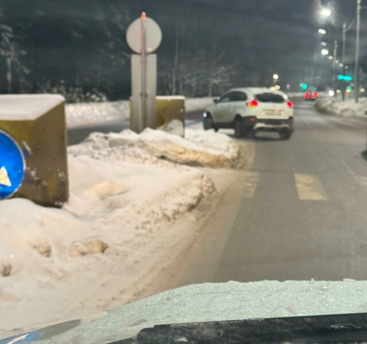 Ярославцы просят очистить от снега островки безопасности на проспекте Машиностроителей