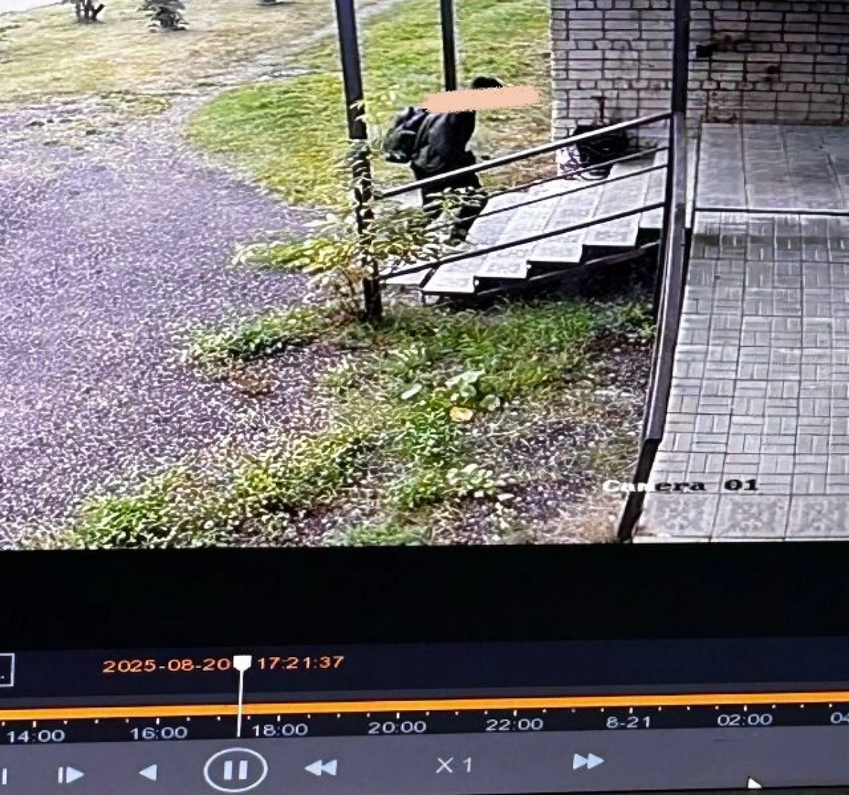 Вандал прорекламировал наркотики на стене суда Вандал прорекламировал наркотики на стене суда