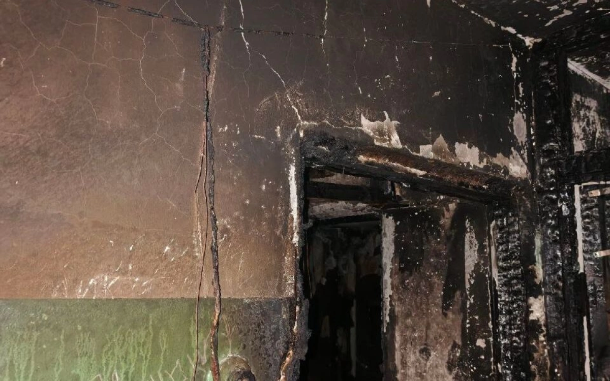 В Ярославле пожарные показали фото из горевшей брагинской малосемейки В Ярославле пожарные показали фото из горевшей брагинской малосемейки