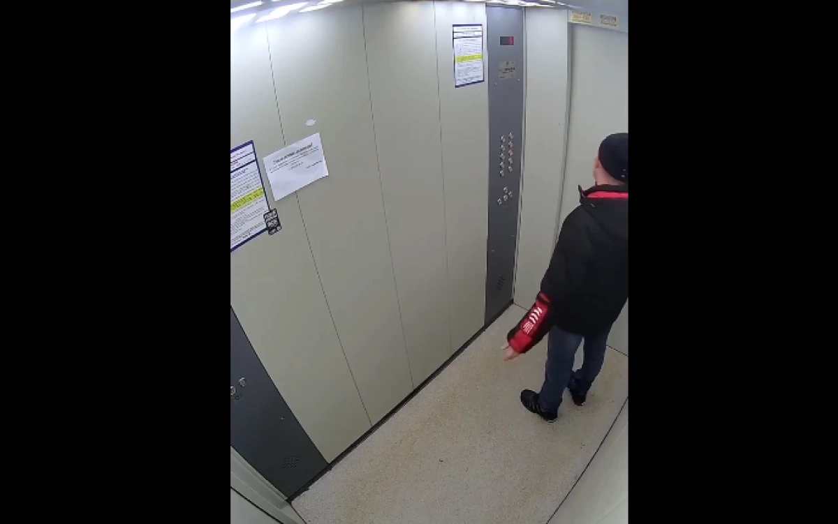 Ярославец наплевал в лифте на три тысячи рублей